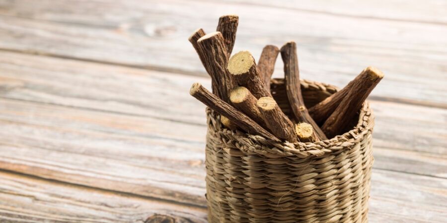 12. duben patří lékořici: Příběh kořene, který si podmanil faraony i moderní medicínu