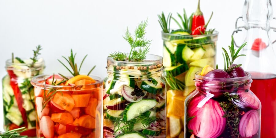 Od obyčejného zelí k funkčním elixírům: Naučte se vyrobit kurkumovou bombu, která nastartuje vaši vitalitu