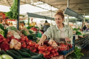 Na farmářském trhu se nebojte zeptat na původ, složení i hmotnost: Právě tyto otázky vás ochrání před chybami, které inspektoři nacházejí nejčastěji