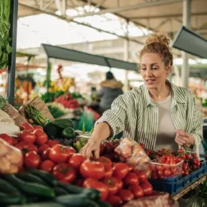 Na farmářském trhu se nebojte zeptat na původ, složení i hmotnost: Právě tyto otázky vás ochrání před chybami, které inspektoři nacházejí nejčastěji