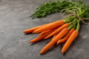 Operace Karotka: Jak britská propaganda oklamala svět a proč vaši mrkev musíte „utopit“ v tuku