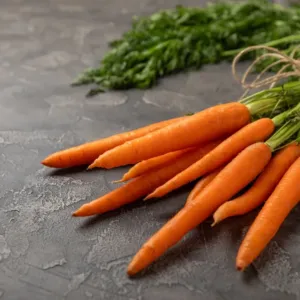 Operace Karotka: Jak britská propaganda oklamala svět a proč vaši mrkev musíte „utopit“ v tuku