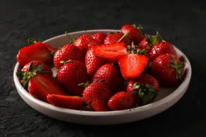 Domácí jahody můžete sklízet o dva až tři týdny dříve: Objevte finty pěstitelů