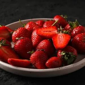 Domácí jahody můžete sklízet o dva až tři týdny dříve: Objevte finty pěstitelů