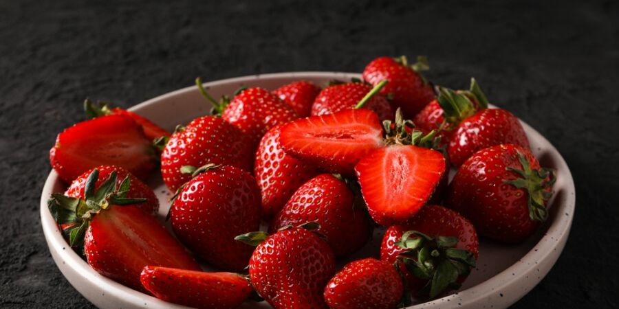 Domácí jahody můžete sklízet o dva až tři týdny dříve: Objevte finty pěstitelů