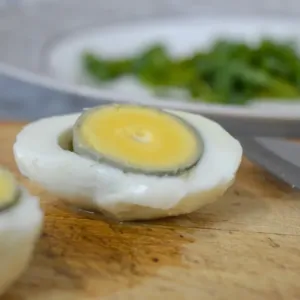 Zelený kroužek u žloutku není projev zkažení, ale důkaz, že jste je převařili: Co se opravdu děje pod skořápkou?