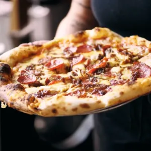 Mistrovská domácí pizza: S těmito prověřenými triky ji konečně přestanete objednávat zvenčí