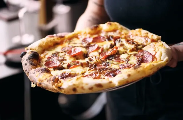 Mistrovská domácí pizza: S těmito prověřenými triky ji konečně přestanete objednávat zvenčí