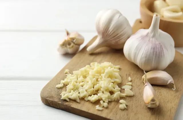 Dnešní den patří česneku: Vsaďte na kvalitu od lokálního pěstitele