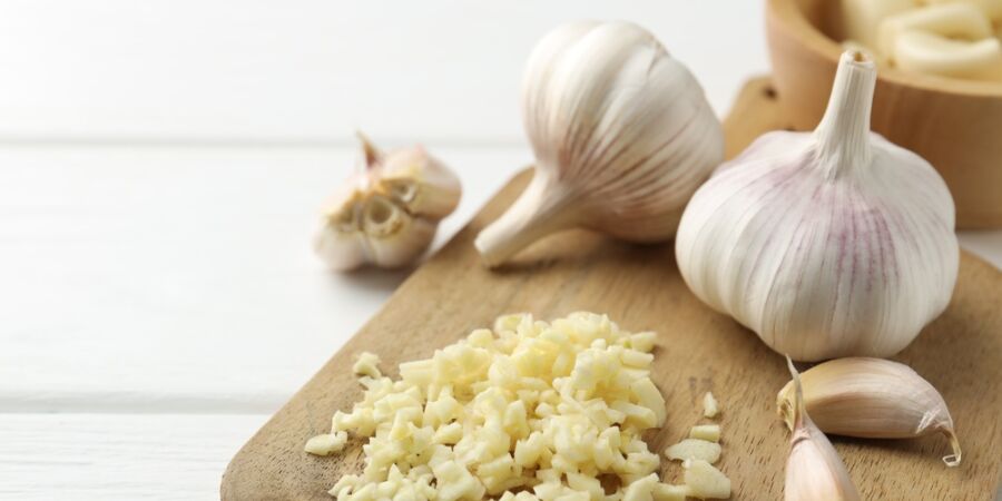 Dnešní den patří česneku: Vsaďte na kvalitu od lokálního pěstitele