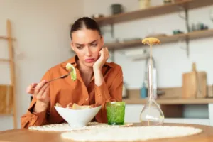 Jednostranné diety vyvolávají metabolický rozvrat. Při jedné z nich vám dokonce tuk vyvěrá ven z těla