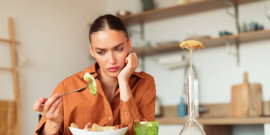 Jednostranné diety vyvolávají metabolický rozvrat. Při jedné z nich vám dokonce tuk vyvěrá ven z těla