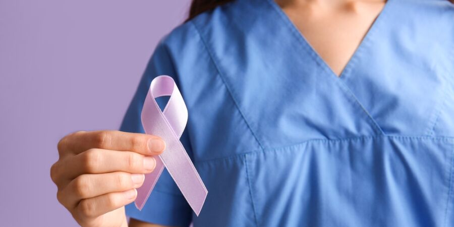 Je Světový den rakoviny vaječníků: Takzvaný syndrom malé sukně může varovat