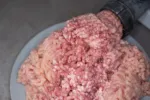 Salmonela v polském vepřovém: Nebezpečné maso z Albertu mohou mít Češi stále v mrazáku
