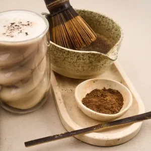 Hojicha jako cesta ke klidu a vnitřní rovnováze: Dark matcha pomáhá odbourávat stres a podporuje spánek