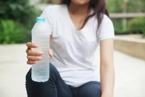 Hydratační hysterie má temnou stránku. Přebytek vody může ohrozit život