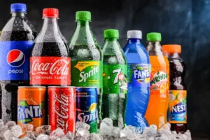 Zdaníme limonádu a budeme štíhlí? Praxe ukázala, že restrikce k ničemu nevedou, jen lidem zdraží nákup