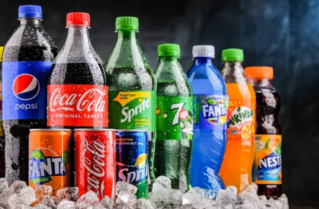 Zdaníme limonádu a budeme štíhlí? Praxe ukázala, že restrikce k ničemu nevedou, jen lidem zdraží nákup
