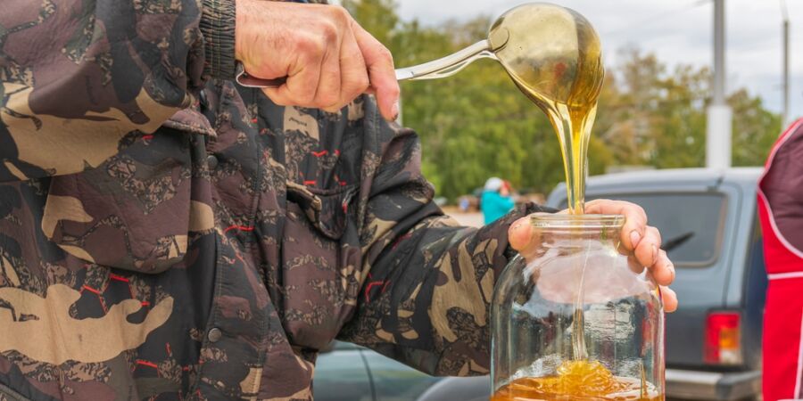 Konec nejasného původu medu: Ode dneška musí etiketa ukázat konkrétní země původu i procenta