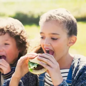 Zapomeňte na fastfood. V zahraničí frčí zážitková odměna za vysvědčení, která děti baví a dá jim víc než jen plný žaludek