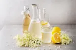 Je čas vyrazit na bez! Proč květy nikdy neomývat a jak z nich vytvořit ten nejlepší sirup?