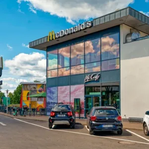 V německém McDonald’s jsem za menu dala skoro 390 korun. Téměř polovinu věcí u nás vůbec neseženete