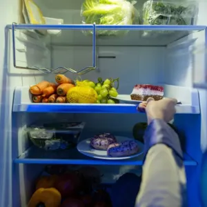 Venku je 38 stupňů a vaše lednice možná nestíhá. Tento údaj rozhoduje, zda je jídlo ještě v bezpečí