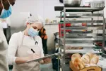 Jídelny na reparát? Téměř každá třetí kontrola odhalila závadu. Každá pátá skončila pokutou