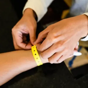 Velký omyl většiny! All inclusive neznamená bezedný kelímek na alkohol a nepřetržitý přísun jídla! Co můžete reklamovat a co vám hotel dávat nemusí?