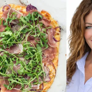 Už ji nebudete připravovat jinak: Rychlá pizza placka z cottage sýra přesvědčí i děti
