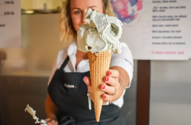 Gorgonzola, svíčková i povidloň v kornoutu. Čeští zmrzlináři zkoušejí chutě, které byste ve zmrzlině nečekali