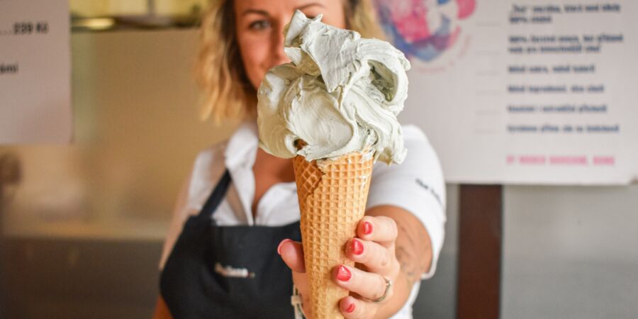Gorgonzola, svíčková i povidloň v kornoutu. Čeští zmrzlináři zkoušejí chutě, které byste ve zmrzlině nečekali