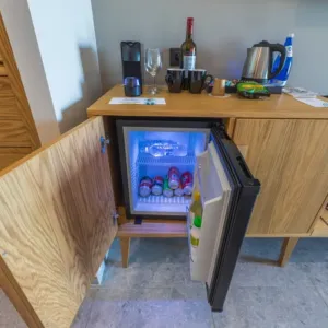 Z minibaru jsme nic nevypili, přesto přišel účet. U některých hotelů stačí láhev pouze zvednout 