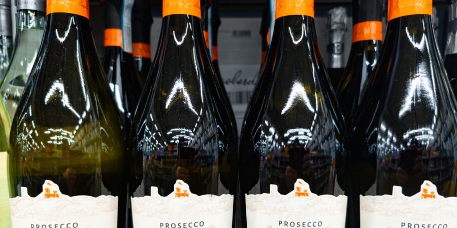Brut, nebo Extra Dry? U šumivých vín si je Češi často vykládají obráceně. Jedno má přitom výrazně více cukru