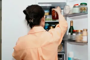 Elektřina nešla čtyři hodiny. Co musíte z lednice vyhodit a co ještě můžete bezpečně sníst?