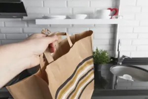 E-shop vás naláká na výhodný nákup, pak přijdou poplatky. Ve výsledku můžete zaplatit víc než v kamenné prodejně