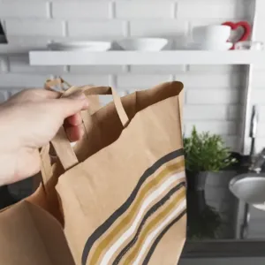 E-shop vás naláká na výhodný nákup, pak přijdou poplatky. Ve výsledku můžete zaplatit víc než v kamenné prodejně