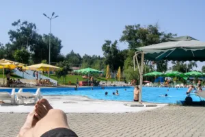 Rodinný den u vody už není za pár stovek. Zmapovali jsme ceny koupališť i stánků, rozdíly překvapí