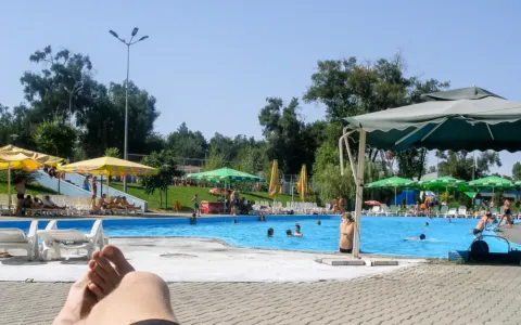 Rodinný den u vody už není za pár stovek. Zmapovali jsme ceny koupališť i stánků, rozdíly překvapí