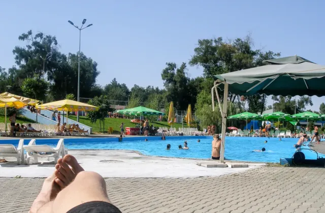 Rodinný den u vody už není za pár stovek. Zmapovali jsme ceny koupališť i stánků, rozdíly překvapí