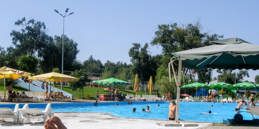 Rodinný den u vody už není za pár stovek. Zmapovali jsme ceny koupališť i stánků, rozdíly překvapí