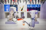 Drink mi míchal robot. Budoucnost barů fascinuje, ale zároveň ukazuje i to, proč barman ještě nepatří do starého železa