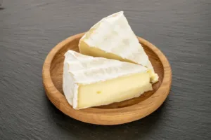 Důrazné varování spotřebitelům: Makro stahuje z prodeje sýr brie. Našla se v něm listerie, zákazníci ho nemají jíst