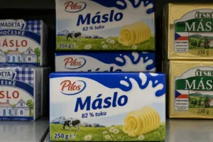 Máslo je nejlevnější za 16 let. Ceny se ale již začínají obracet, na Vánoce má smysl nakupovat už teď