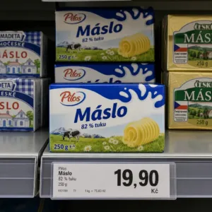 Máslo je nejlevnější za 16 let. Ceny se ale již začínají obracet, na Vánoce má smysl nakupovat už teď