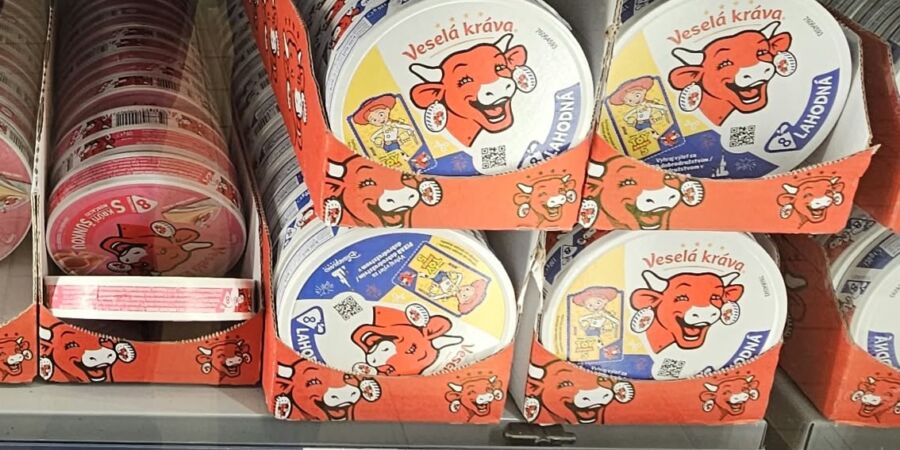 Veselá kráva se po 100 letech přestala smát. Slavné logo zmizelo z tisíců obchodů, zákazníci tápali