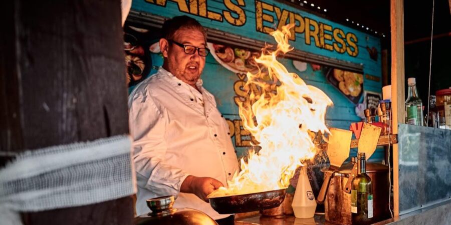 V restauraci ho zaskočila cena šneků, a tak si je nasbíral v parku v Řepích. Dnes je chová a dělá z nich i klobásky