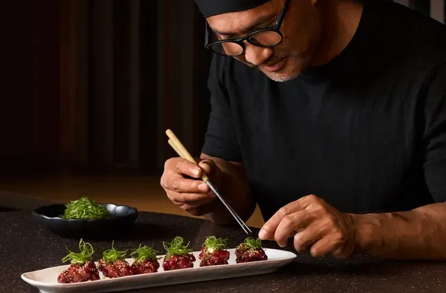 Do Prahy míří nový trend zážitkového stolování. Hosté si sami připravují sushi, první ochutnávky budou za polovinu ceny