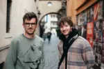 Za oběd přes tisíc, o ulici dál méně než polovinu. Kluci z Prahy porovnali restaurace v centru
