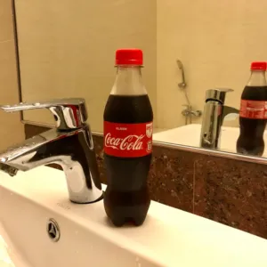 Coca-Cola jako čistič? Zjišťovali jsme, co opravdu odstraní vodní kámen